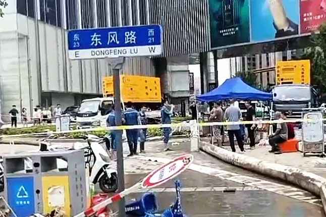 网站名称排涝突击队在排涝现场